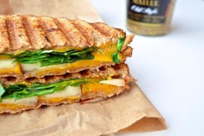 Прошу любить и жаловать - сэндвич с грушей и козьим сыром