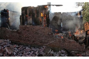 На Донбассе украинские военные обстреливают жилые дома