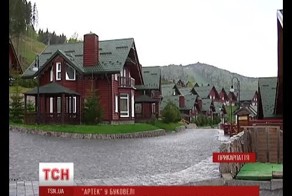 Двойники институтов, университетов, а теперь и два "Артека"