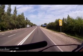 Вылез под грузовик