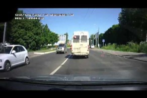 Потише сделай, телефон не слышно