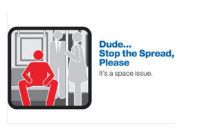 С широко раздвинутыми ногами