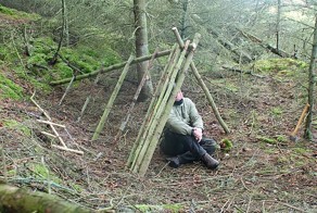 Топор, мужик и пару дров, тройка минут и дом готов