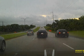 Занос Мустанга на мокрой дороге