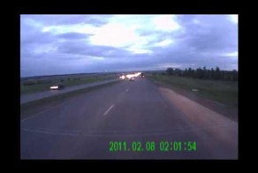 Выехал на разделительную и лишился колес