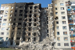 В результате обстрела Донецка повреждено много зданий! 