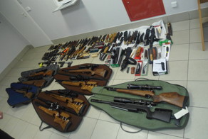 Сотрудники ФСБ накрыли поставки оружия из Латвии 