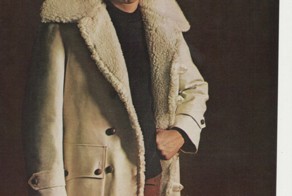 Мужская мода 70-х. Хипстеры нервно курят в сторонке