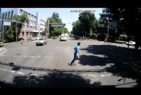 В следующий раз пешик будет ходить только на зеленый