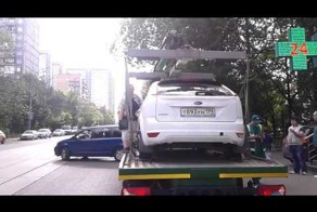 Прыгунья на платформу эвакуатора