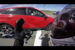 "Ой, кажется, я на что–то наехала"