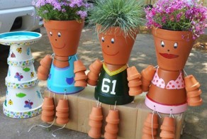 Превращение старых цветочных горшков в оригинальные украшения для сада