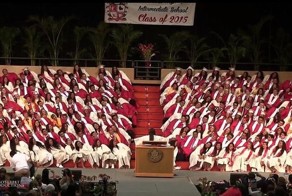 Эпичный танцевальный выпускной в одной из американских школ