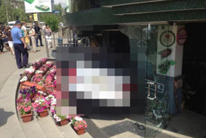 В центре Симферополя жена прокурора влетела в ресторан (3 фото+видео)