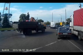 Тёрки между Москвичем и Фурой