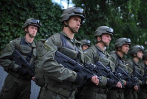 Шок! Бойцы ВСУ зачищают Марьинский райотдел