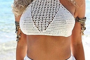 Женщина нашла смешной способ показать всем реальный размер заказанного ей топика в интернете