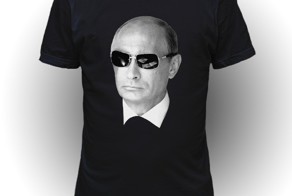 С изображением ПУТИНА на футболке пришел...
