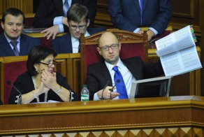 Яценюк вместе с Яресько в Вашингтон поехали решать финансовые проблемы