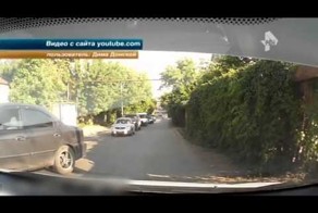 Автоледи избила битой свою соперницу прямо на проезжей части!