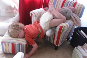 30 смешных детишек, уснувших в необычных местах и странных позах