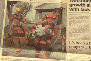 Пожарный спас маленькую девочку, и вот что она сделала спустя 17 лет