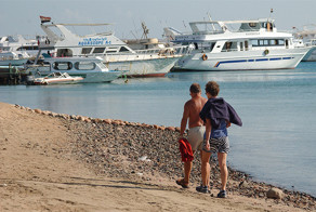 Так рвались в Европу, что попали в Африку 