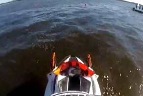 Поляк решил проверить снегоход на плавучесть