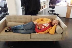 Никогда не спи на работе, особенно если твои коллеги умеют пользоваться фотошопом