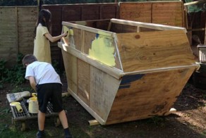 Необычный гроб для отца семейства (8 фото)