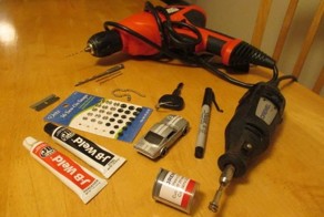 Ключ для автомобиля из игрушечной модельки