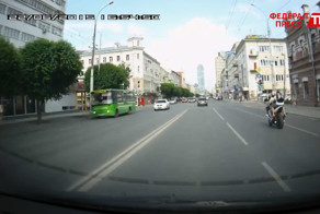 ВЕкатеринбургае серьезно пострадал пассажир мотоцикла