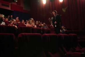 Сногсшибательное предложение руки и сердца в кинотеатре