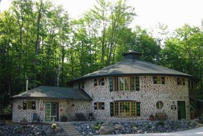 28 супер экономичных домов из дров