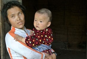 Слепая китаянка продала четверых своих младенцев (9 фото)