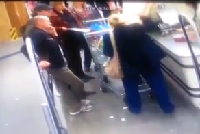 Пенная "вечеринка" в одном из строительных супермаркетов