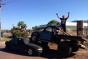 Парень наехал на машину друга, за то что тот спит с его бывшей