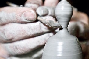 Художник создаёт удивительно крошечные керамические изделия ручной работы