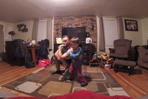 Очаровательный танец отца и сына