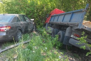 Столкновение Мерседеса с Камазом