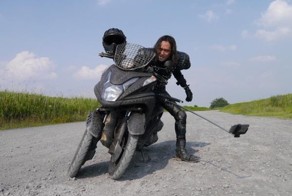 Скутер Yamaha Tricity в стиле "Безумного Макса"