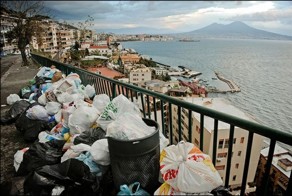 Европа погрязла в мусоре (11 фото)