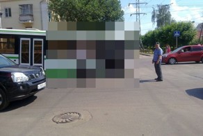 Автобус застрял в текстурах (4 фото)