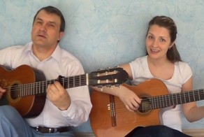 Прекрасное и чувственное исполнение песни "Крылатые качели"