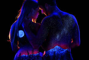 Потрясающий флуоресцентный боди-арт