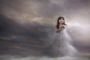 Мама-фотограф делает трогательные портреты своей однорукой дочери