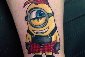 35 татуировок с миньонами, которые надолго вам запомнятся
