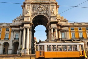 Самые интересные трамваи мира (7 фото)