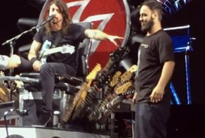 Самый удачливый и счастливый фанат Foo Fighters