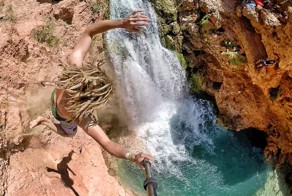 Крутые прыжки в воду со скал